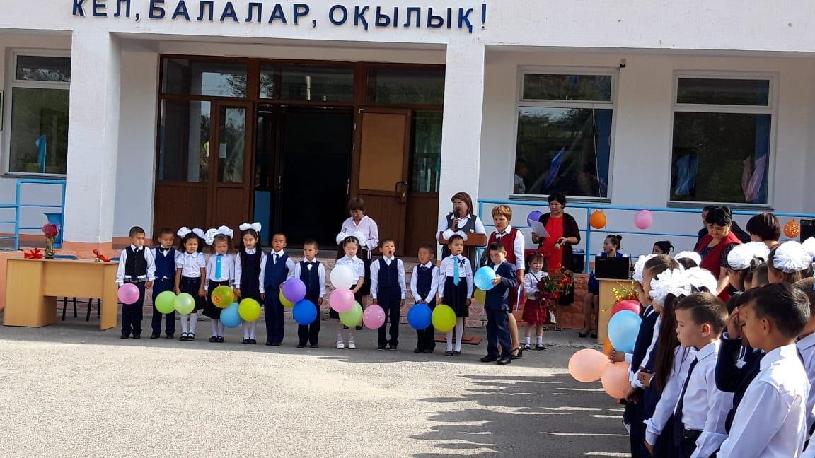 Мектебімізді "Саналы ұрпақ-жарқын болашақ"  атты 1-қыркүйек білім күніне арналған салтанатты жиын өтті